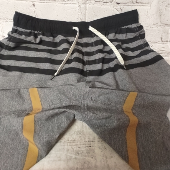 Vuori Mens Train Runner Performance Shorts Liner Striped Large - Picture 6 of 13